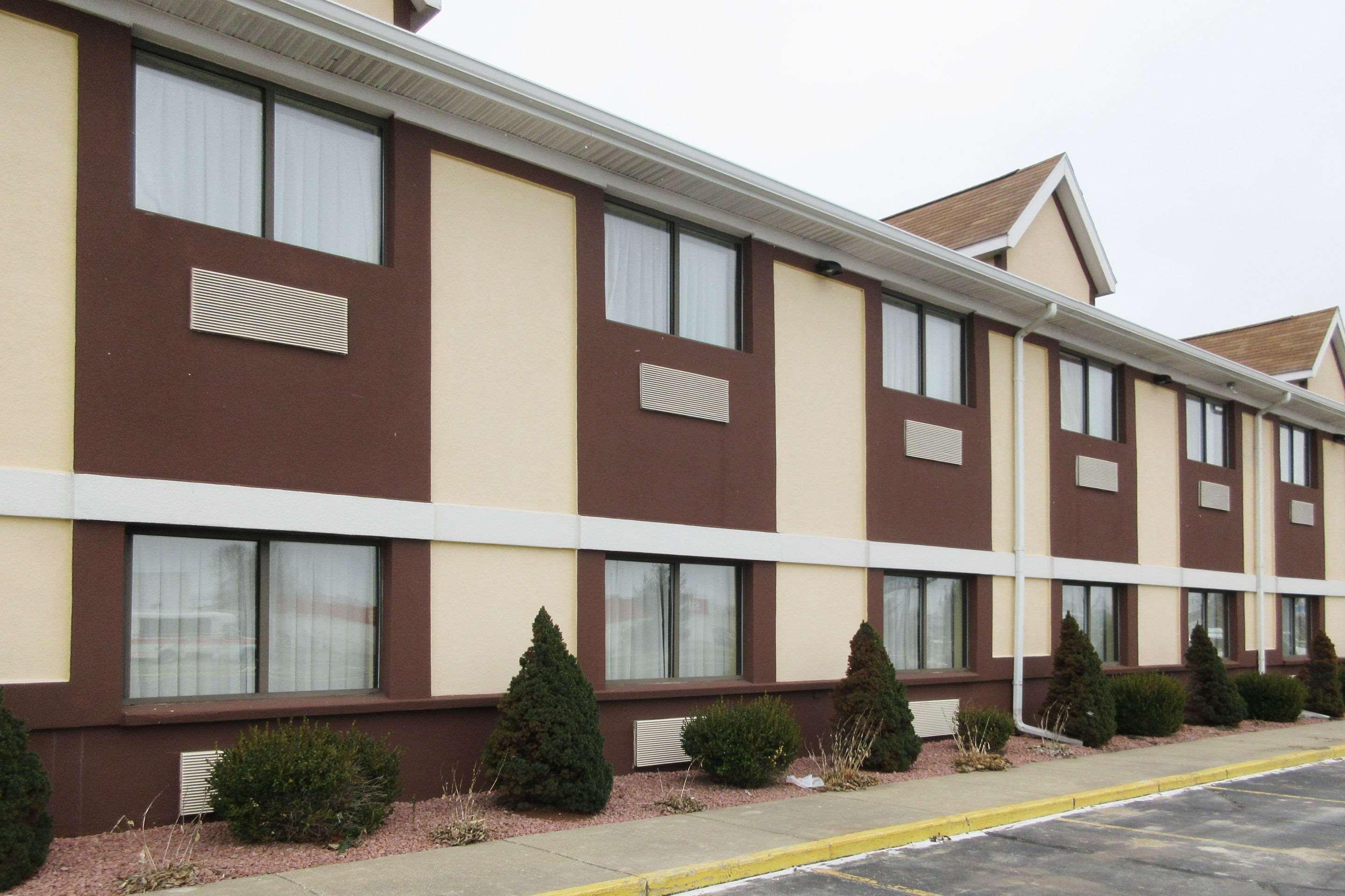 Quality Inn & Suites Benton Harbor Exterior foto